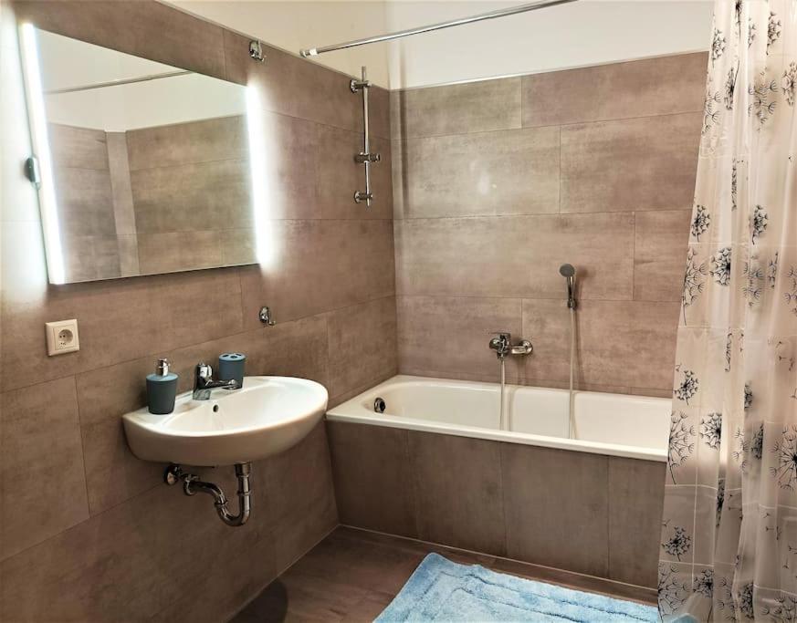 Modernes Apartment Mit Balkon Magdeburg Eksteriør bilde